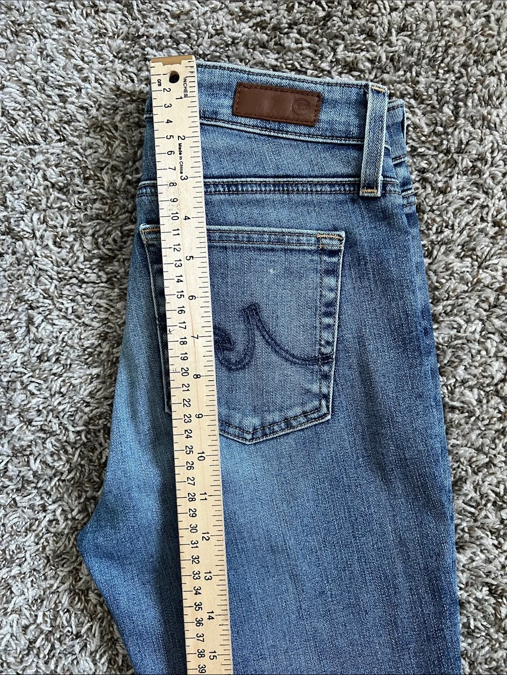 Like New! AG Mari High Rise Straight Leg Jeans in Size 26R